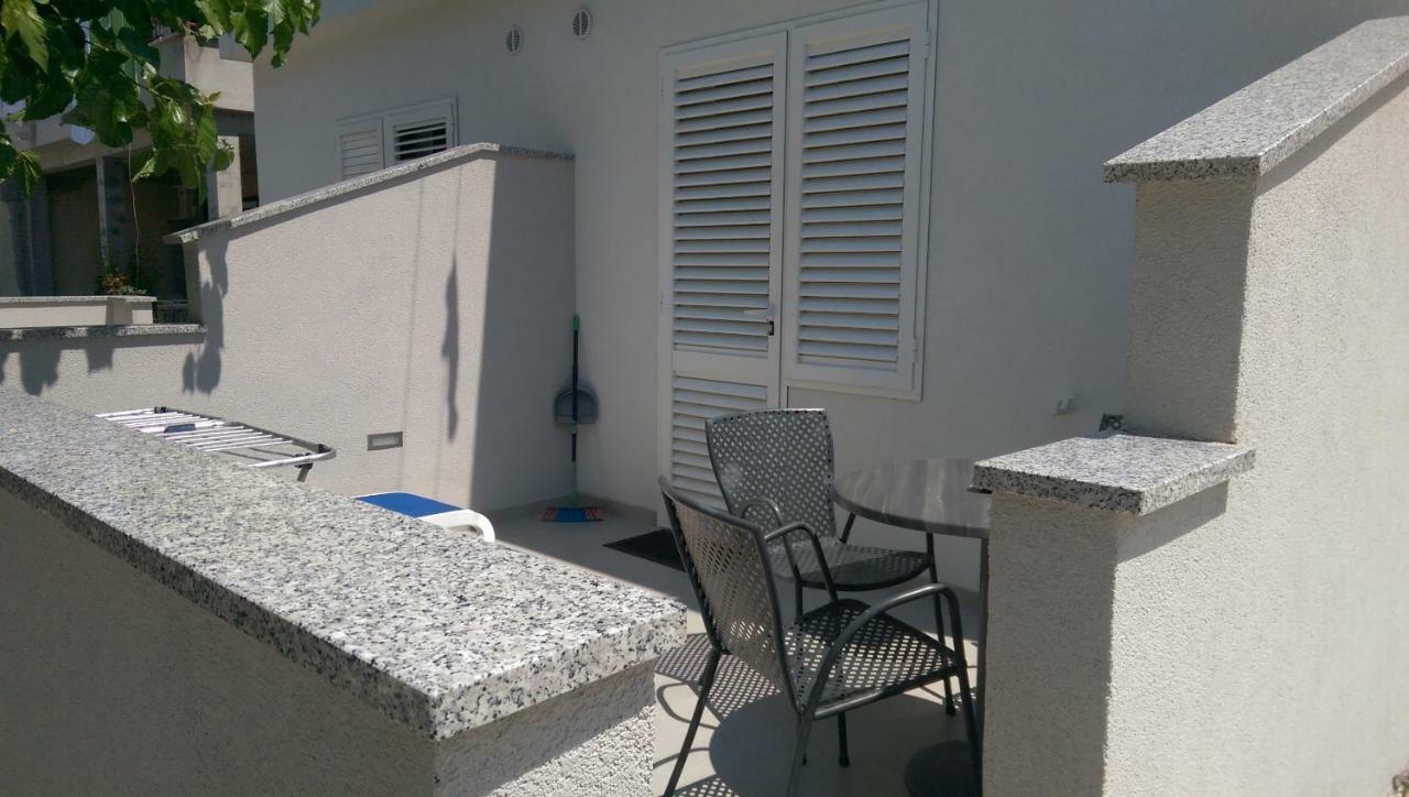 Apartmani Dina Makarska Exterior foto