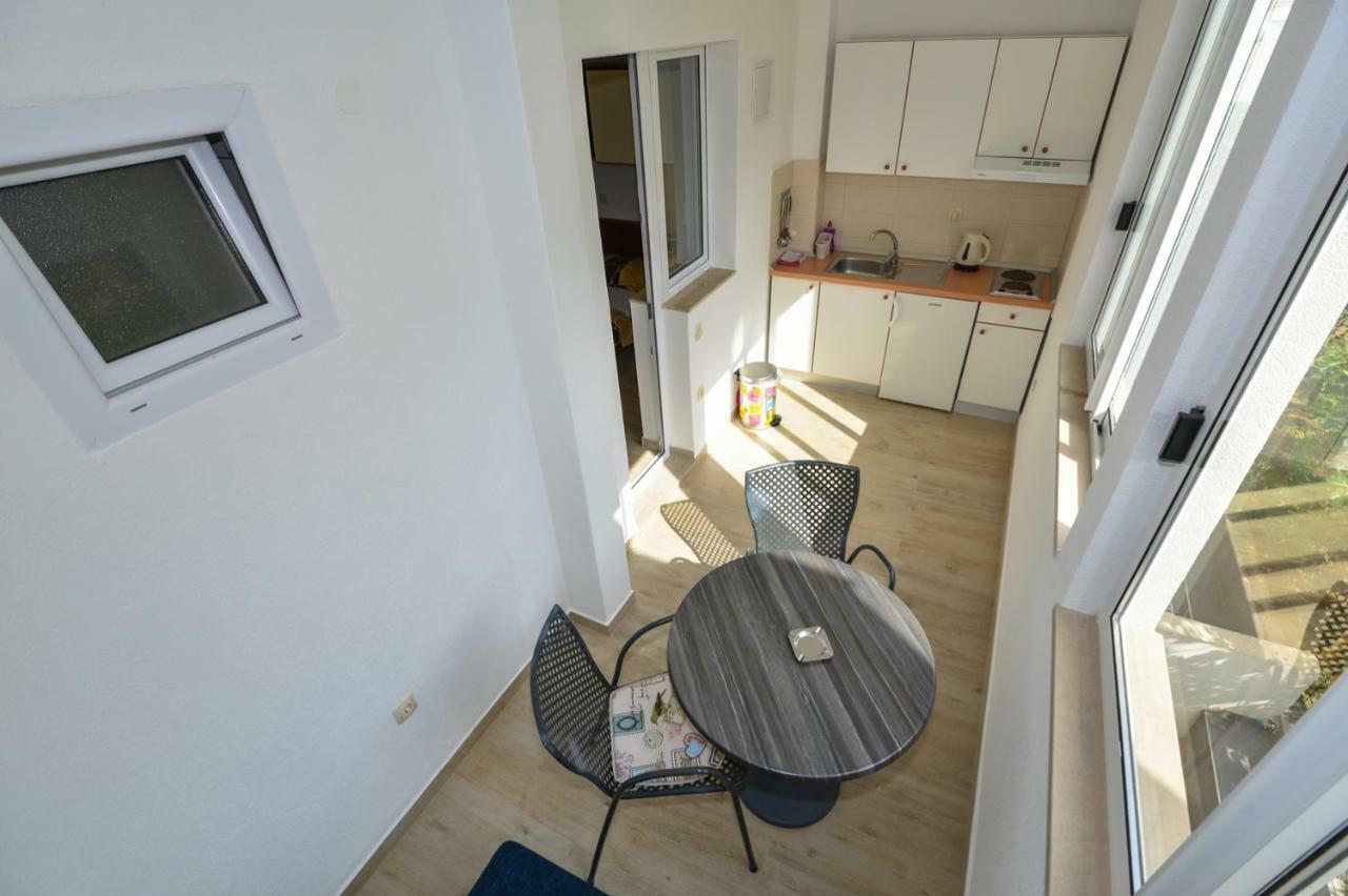 Apartmani Dina Makarska Exterior foto