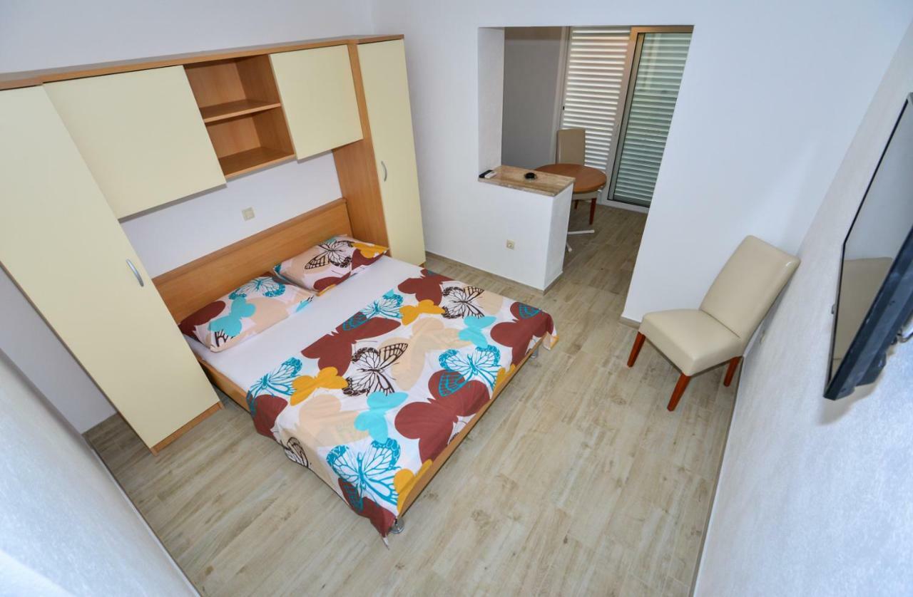 Apartmani Dina Makarska Exterior foto