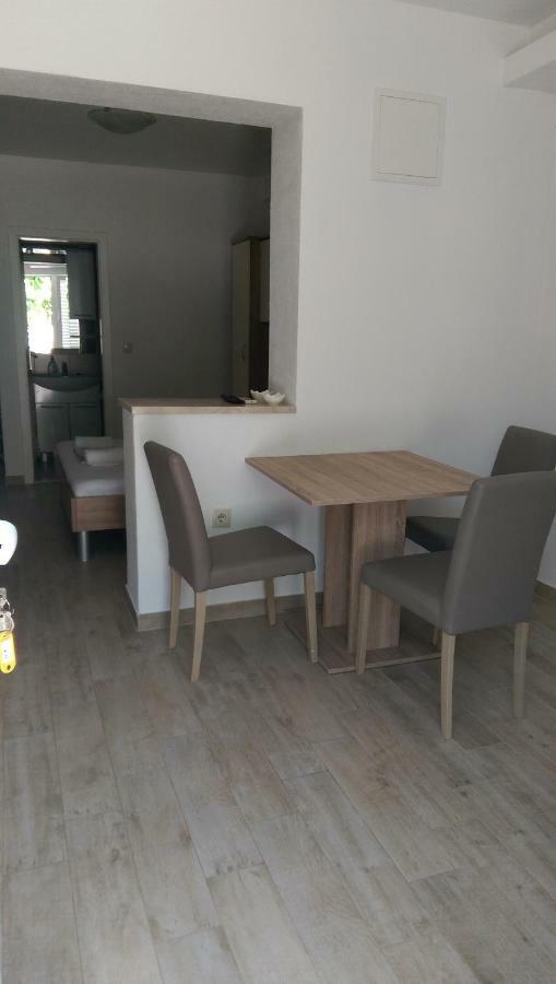 Apartmani Dina Makarska Exterior foto