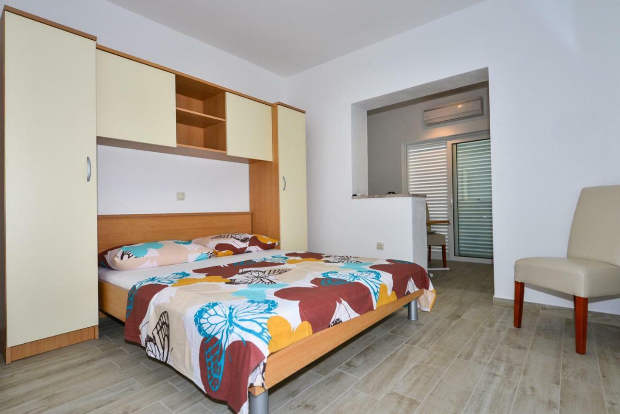 Apartmani Dina Makarska Exterior foto