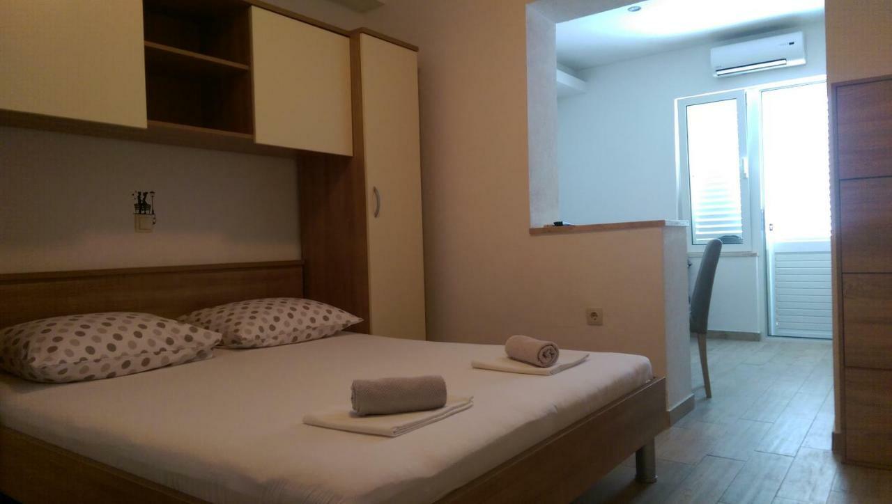 Apartmani Dina Makarska Exterior foto