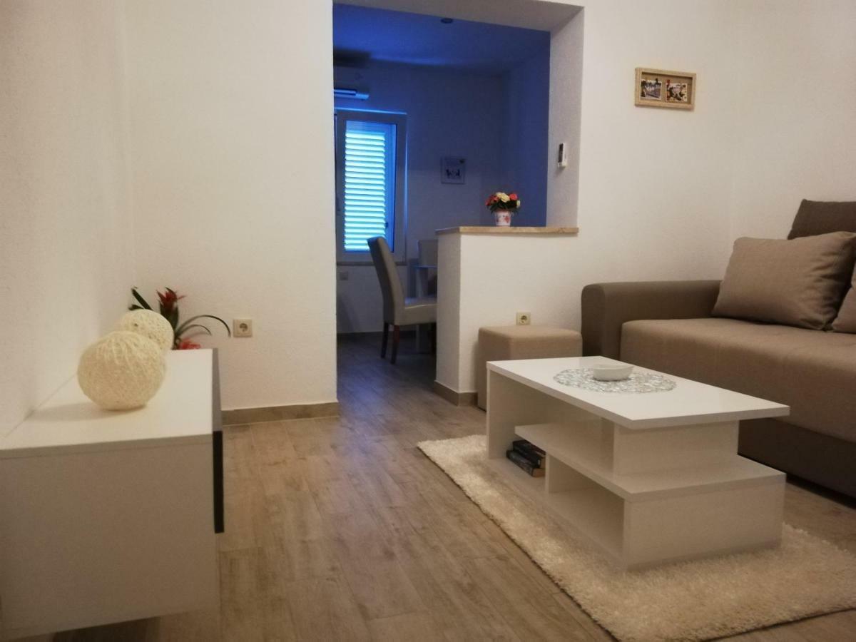 Apartmani Dina Makarska Exterior foto