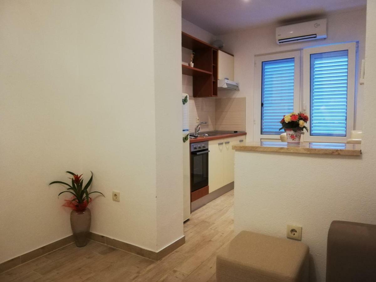 Apartmani Dina Makarska Exterior foto