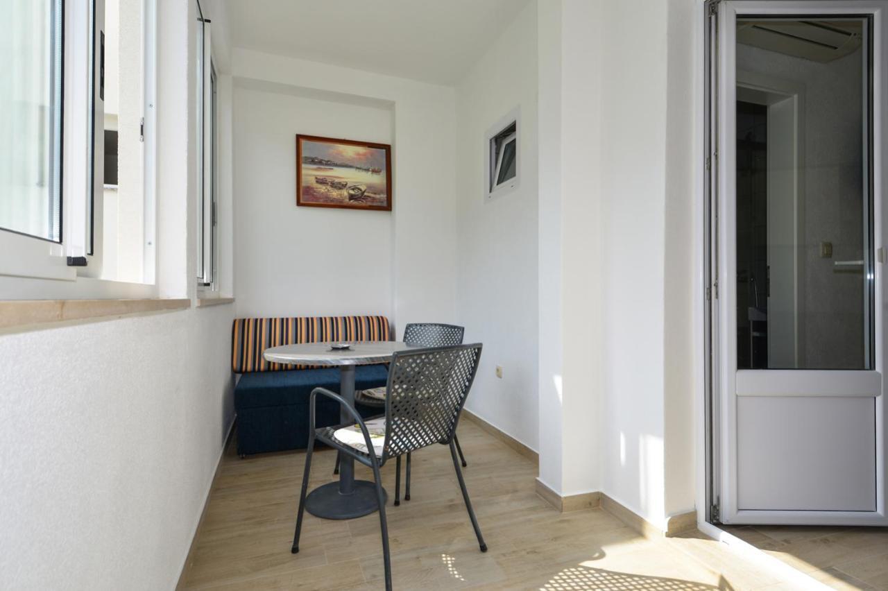 Apartmani Dina Makarska Exterior foto